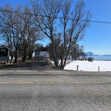 Gardshytten, Dverbergveien 143 *